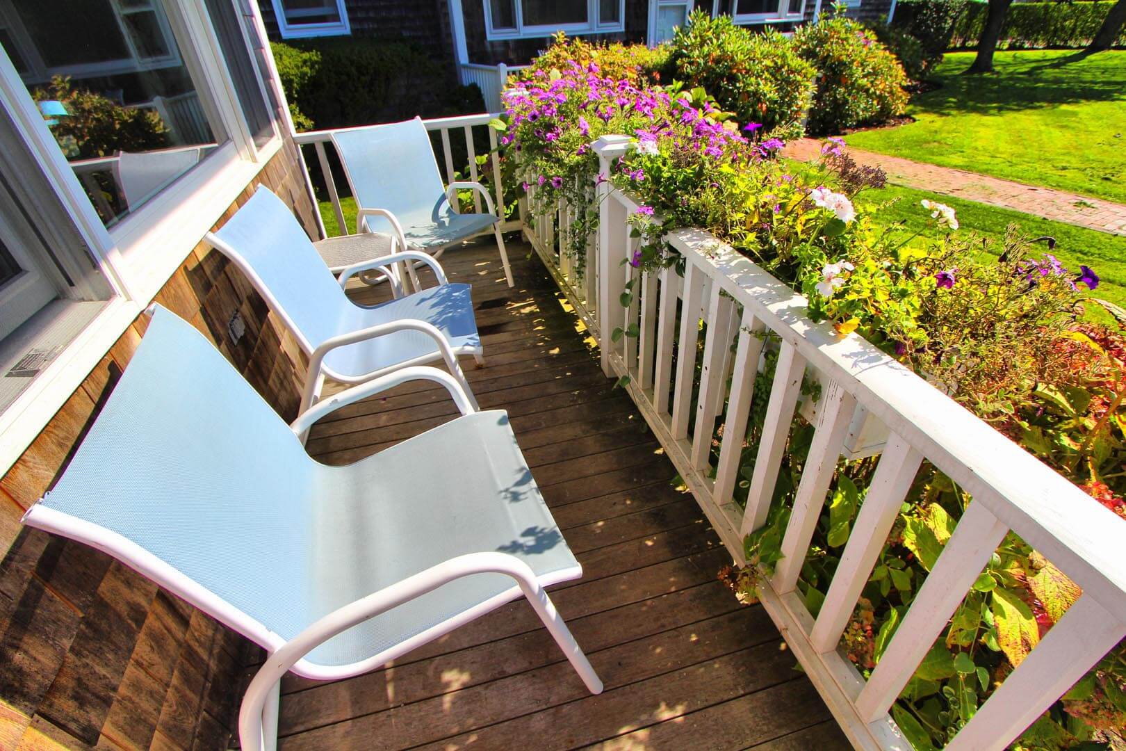 A tranquil front patio deck at VRI's Brant Point Courtyard in Massachusetts.